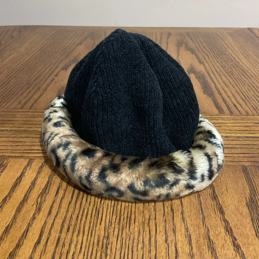 Girls Black and Leopard Print Hat